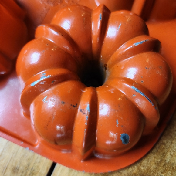 Vintage Nordic Ware Bundt 6 Fluted Muffin Pan Orange #4 Aluminum Bundtlette Pan - Picture 10 of 11